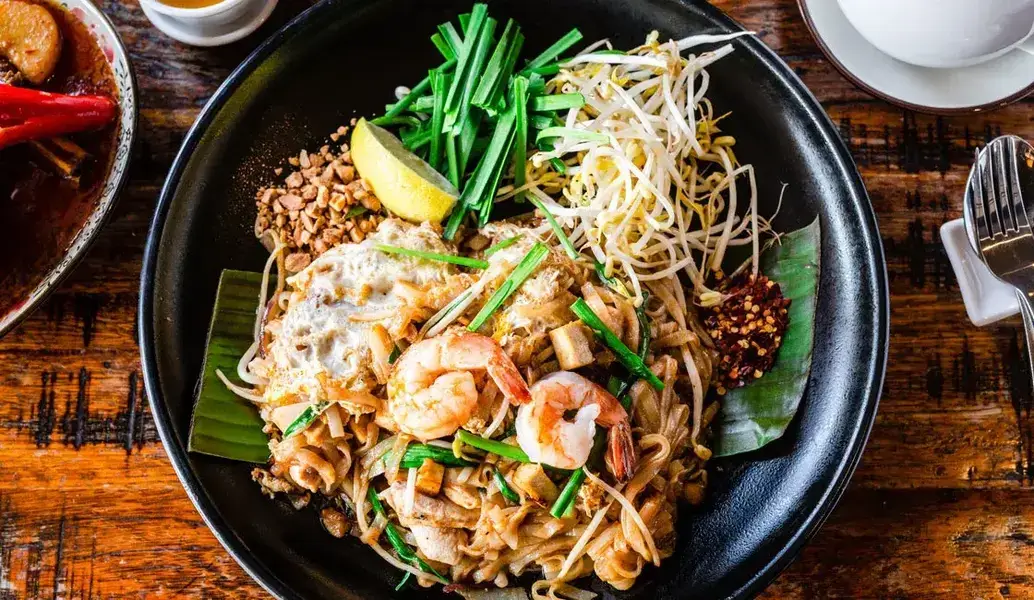 Rice noodles with shrimp, peanuts, and lime